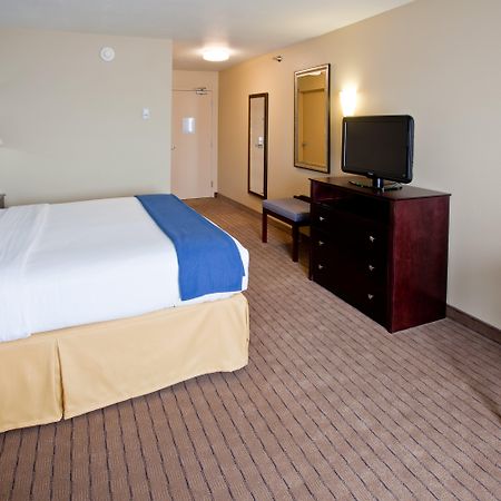 Holiday Inn Express Hotel & Suites Shelbyville, An Ihg Hotel Habitación foto