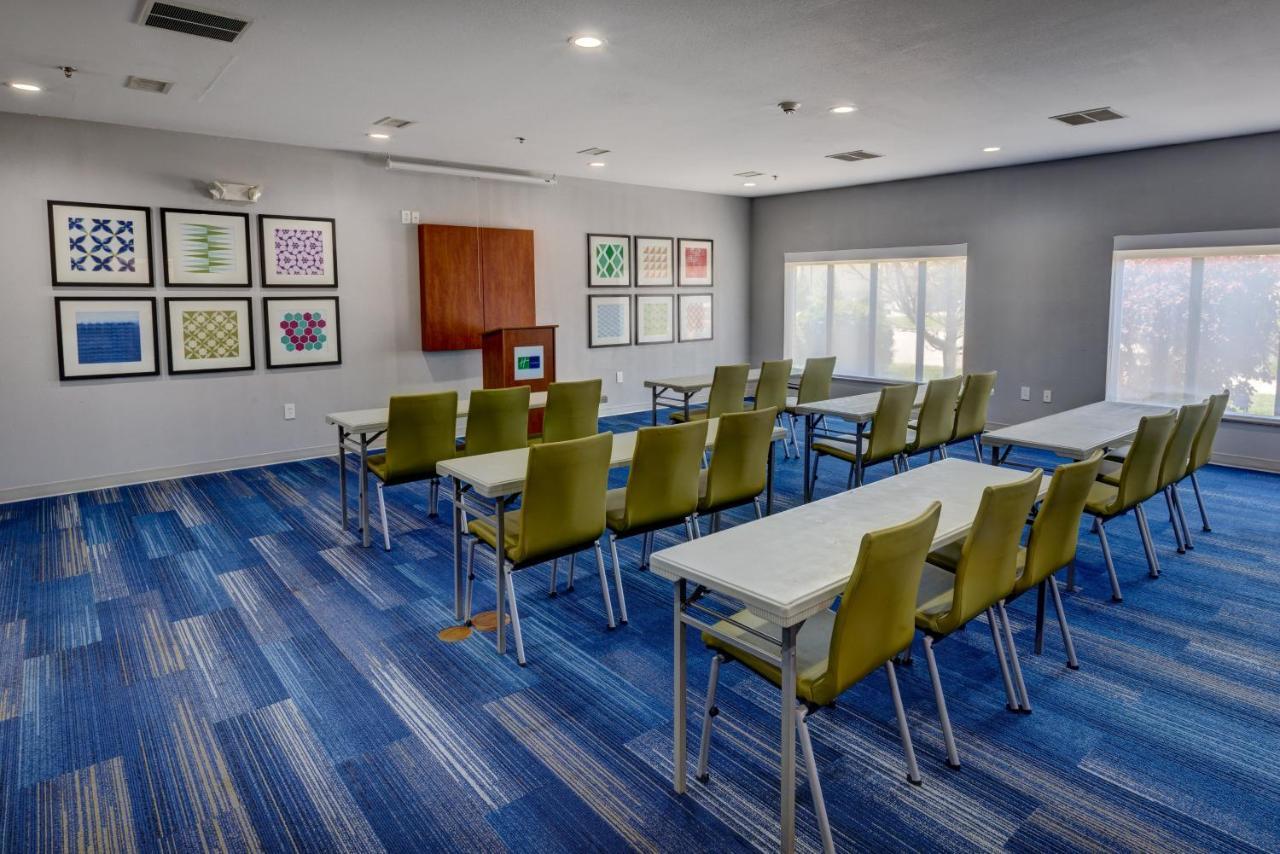 Holiday Inn Express Hotel & Suites Shelbyville By Ihg Exterior foto