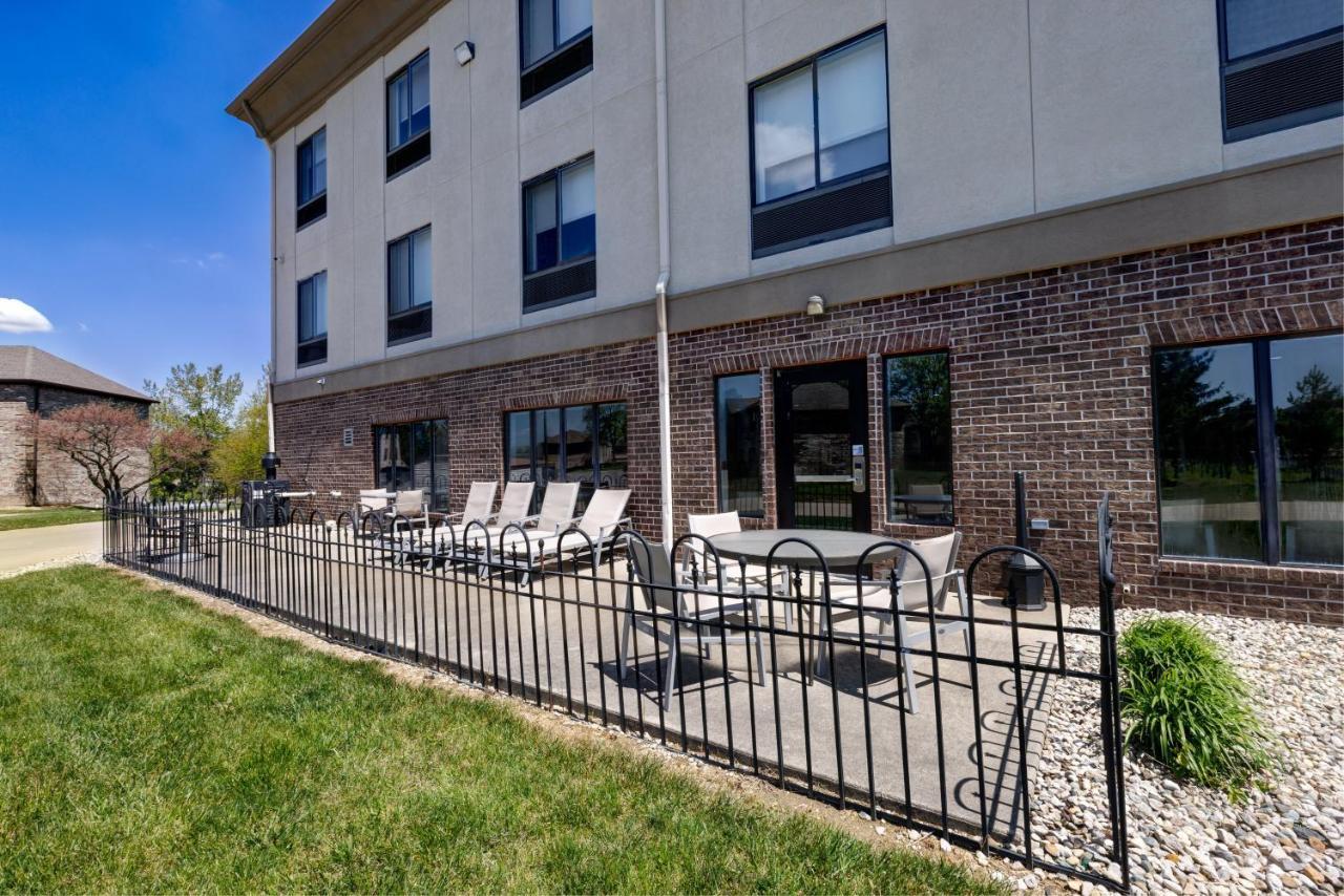Holiday Inn Express Hotel & Suites Shelbyville By Ihg Exterior foto