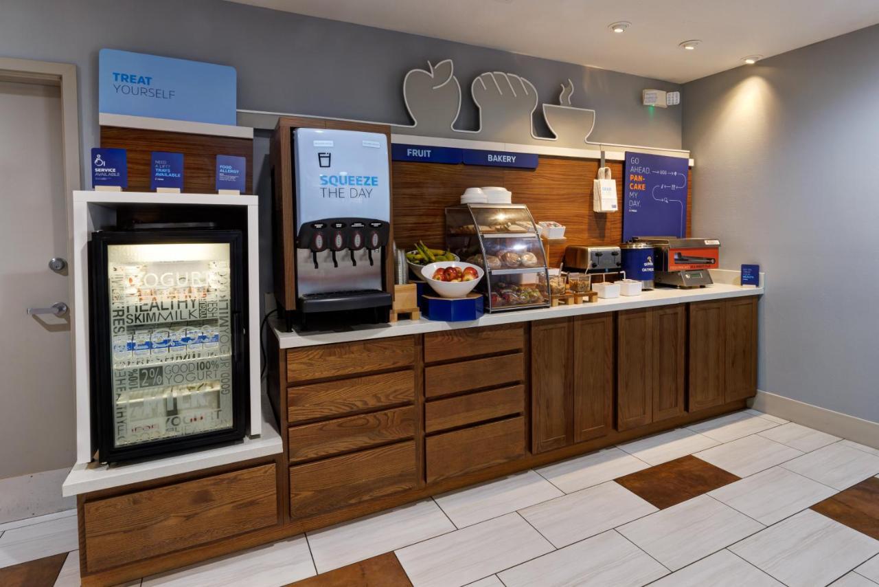 Holiday Inn Express Hotel & Suites Shelbyville By Ihg Exterior foto