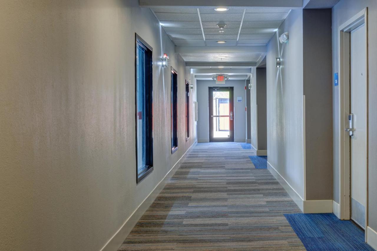 Holiday Inn Express Hotel & Suites Shelbyville By Ihg Exterior foto