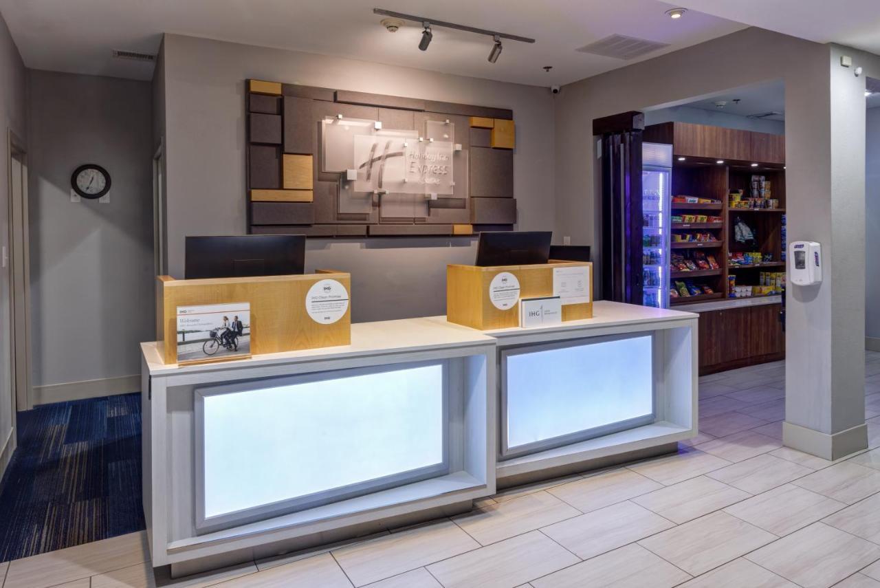 Holiday Inn Express Hotel & Suites Shelbyville By Ihg Exterior foto