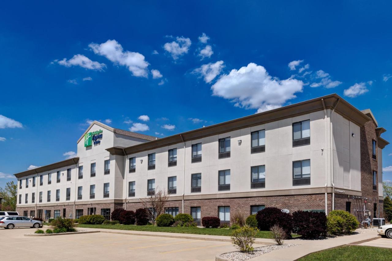 Holiday Inn Express Hotel & Suites Shelbyville By Ihg Exterior foto