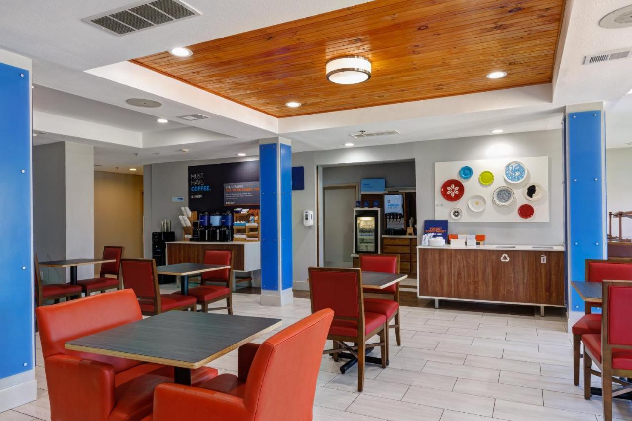 Holiday Inn Express Hotel & Suites Shelbyville By Ihg Exterior foto