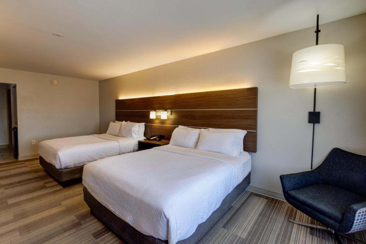 Holiday Inn Express Hotel & Suites Shelbyville By Ihg Exterior foto