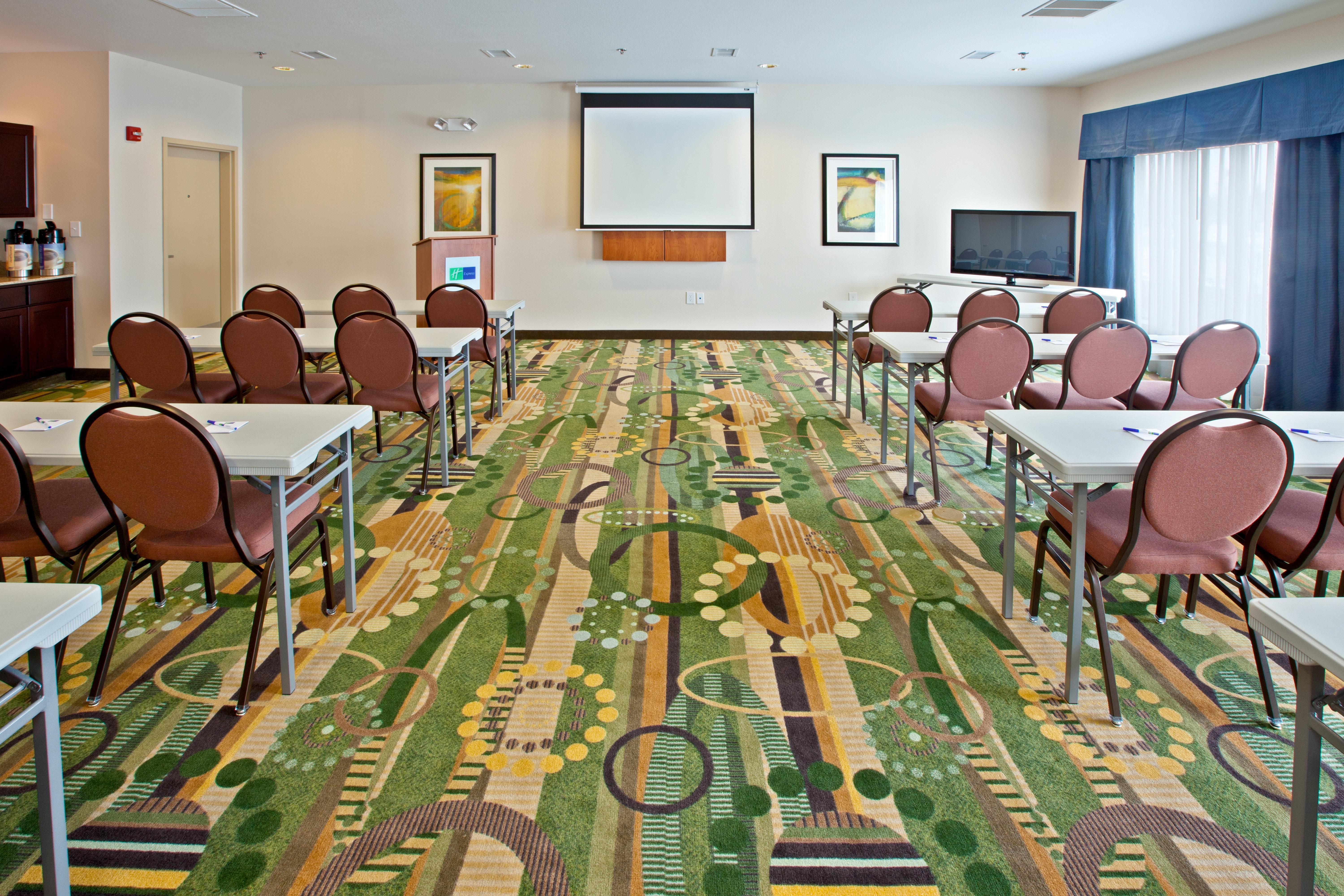 Holiday Inn Express Hotel & Suites Shelbyville By Ihg Exterior foto